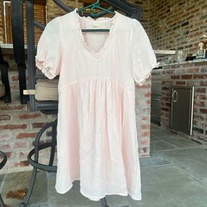 Like New V-Neck dress with puff sleeve
